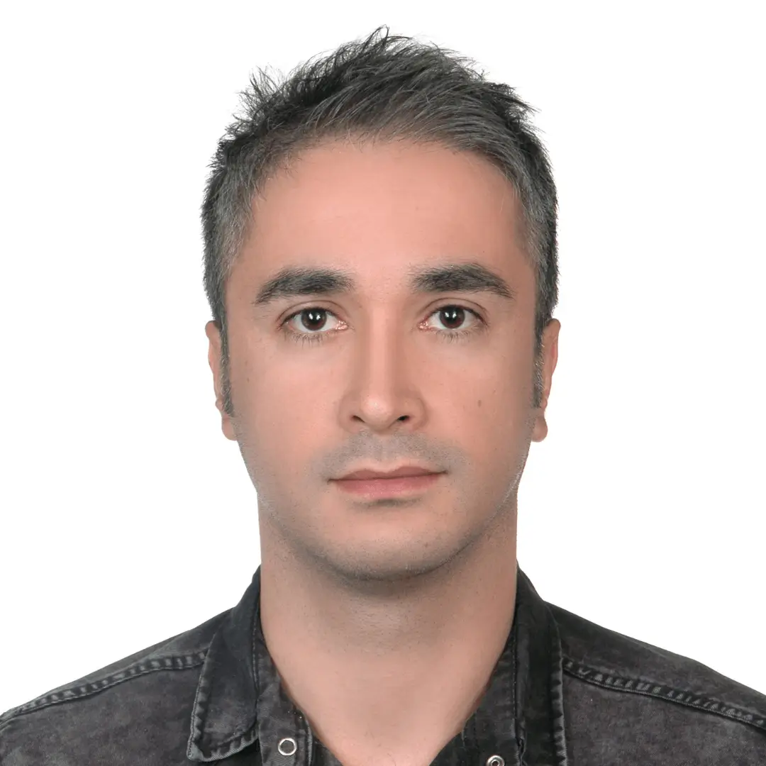 آرمان مختاری - مدیر فروشگاه ورکفولیو